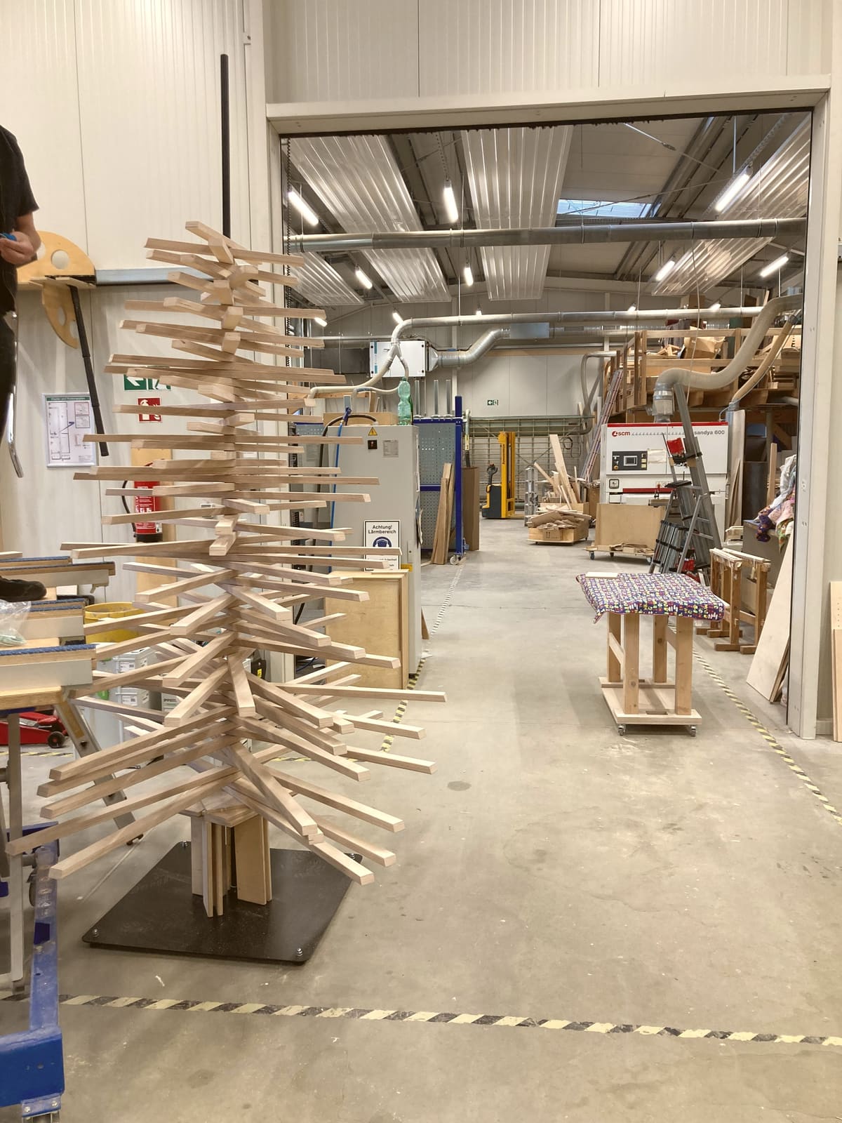 Weihnachtsbaum aus Massivholzleisten – Sonderanfertigung